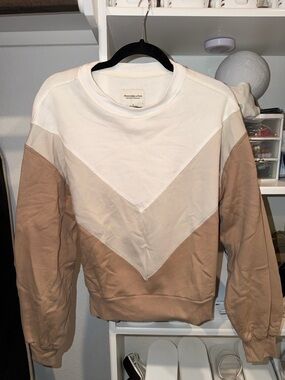 Abercrombie & Fitch Cream Crewneck Sweatshirt